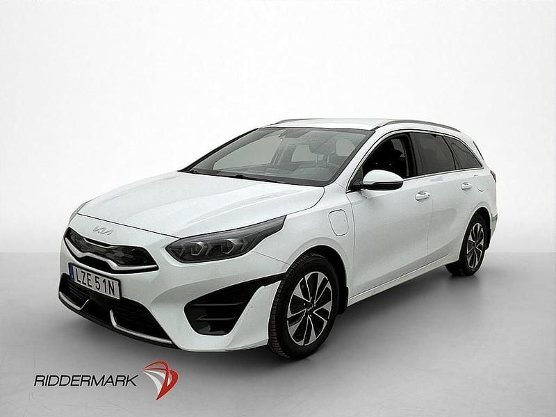Begagnad Kia Ceed Advance 105 HK (77 kW) 2022 Vit Halvkombi