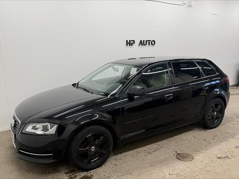 Begagnad Audi A3 Sportback 105 HK (77 kW) 2010 Svart Halvkombi