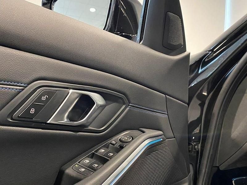 Begagnad BMW 330 M Sport 184 HK (135 kW) 2024 Svart Sedan