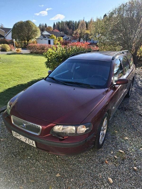 Röd Begagnad 2004 Volvo V70 Kombi | 7 000 kr (Superpris) - Bild 1/4