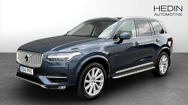 Mörkblå (blue) Begagnad 2019 Volvo XC90 Inscription SUV | 469 000 kr (Marknadspris) - Bild 1/4