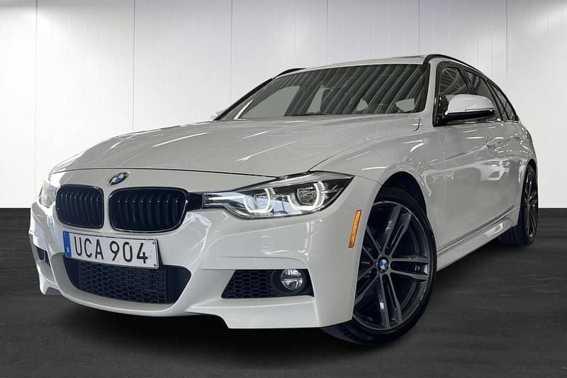 Vit (white) Begagnad 2018 BMW 320 M Sport Kombi | 259 900 kr (Marknadspris) - Bild 1/4