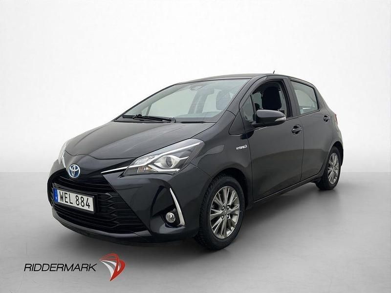 Begagnad Toyota Yaris Hybrid Active 101 HK (74 kW) 2018 Svart Halvkombi