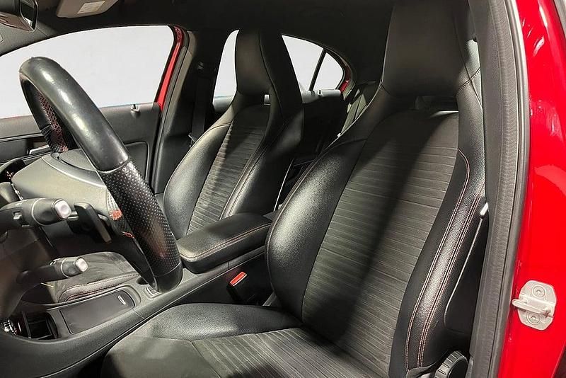 Begagnad Mercedes A180 AMG line 122 HK (89 kW) 2015 Röd Halvkombi