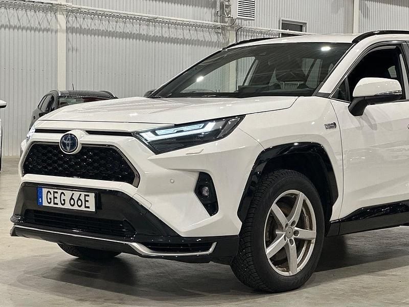Begagnad Toyota RAV4 Hybrid Edition 185 HK (136 kW) 2022 Vit SUV