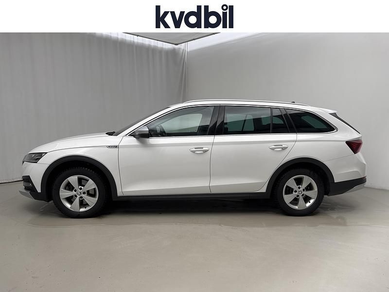 Begagnad Skoda Octavia Scout 2023 Vit Kombi