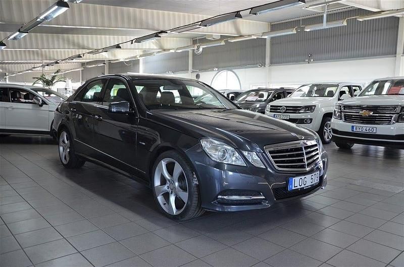 Begagnad Mercedes E200 136 HK (100 kW) 2011 Mörkgrå Sedan