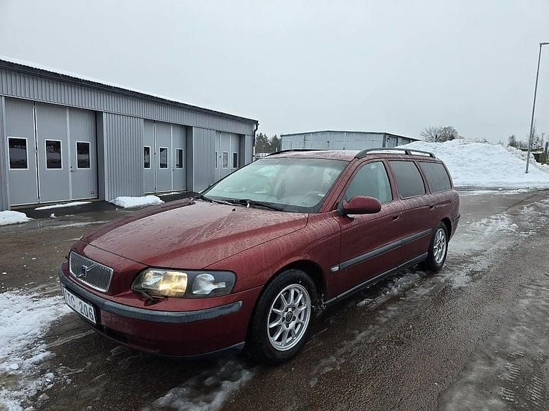 Röd metallic Begagnad 2001 Volvo V70 Kombi | 19 900 kr (Marknadspris) - Bild 1/4