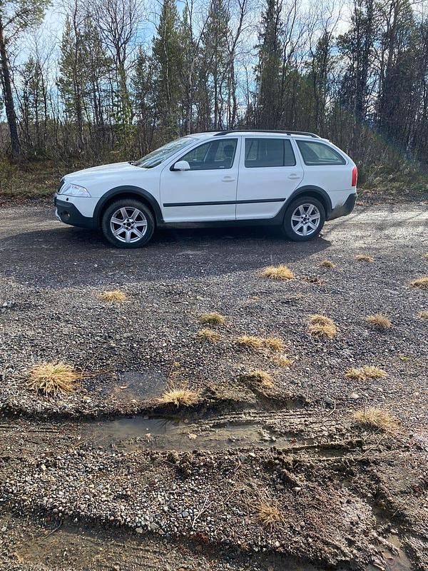 Begagnad 2007 Skoda Octavia Scout Kombi | 22 000 kr - Bild 1/3