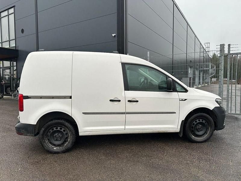 Vit Begagnad 2018 VW Caddy Minibuss | 125 000 kr (Marknadspris) - Bild 1/4
