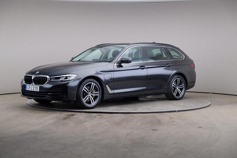 Grå (standard) Begagnad 2022 BMW 530e Kombi | 365 000 kr (Superpris) - Bild 1/4