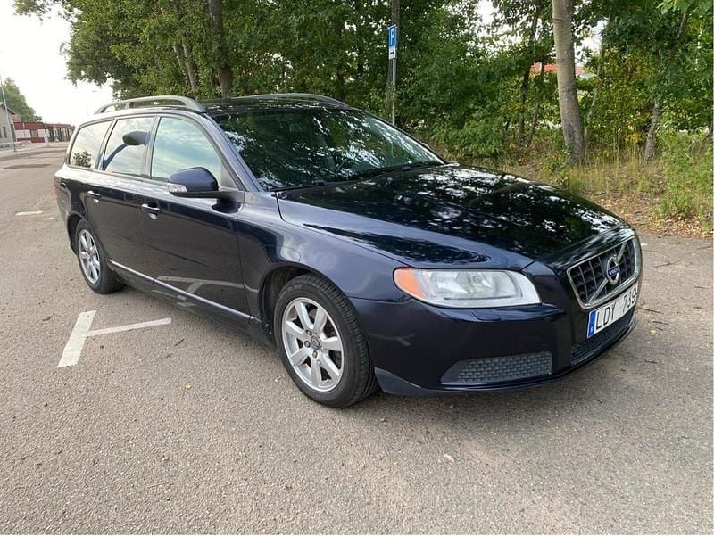 Blå Begagnad 2011 Volvo V70 Drive Kinetic Kombi | 54 900 kr (Bra pris) - Bild 1/4
