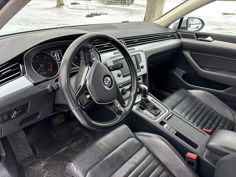 Begagnad VW Passat Executive 150 HK (110 kW) 2015 Silver metallic