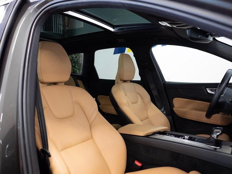 Begagnad Volvo XC60 Inscription 190 HK (139 kW) 2019 Pinjegråmetallic SUV