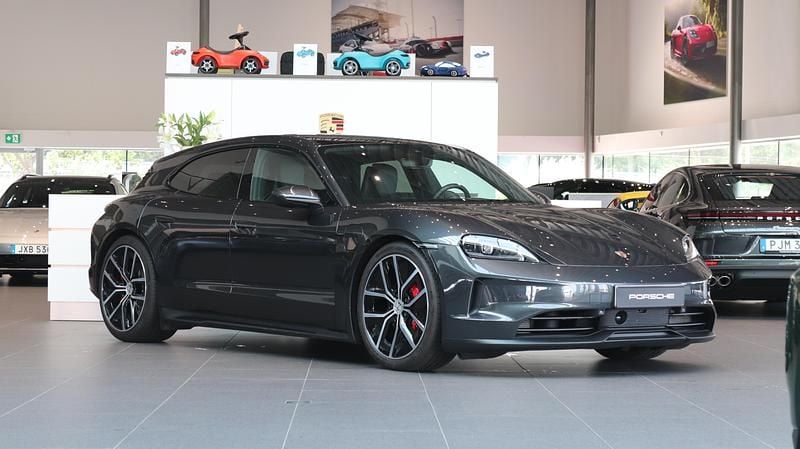 Begagnad Porsche Taycan 4S Sport Turismo 400 kW (544 HK) 2025 Grå Sedan