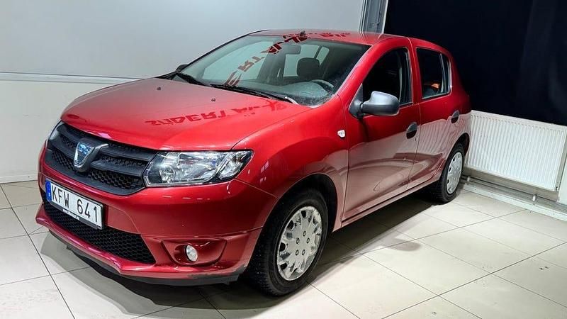 Begagnad Dacia Sandero 90 HK (66 kW) 2013 Röd Halvkombi