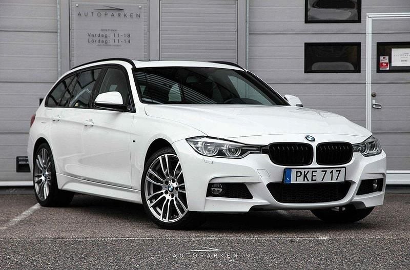 Vit Begagnad 2017 BMW 320 M Sport Kombi | 199 000 kr (Marknadspris) - Bild 1/4