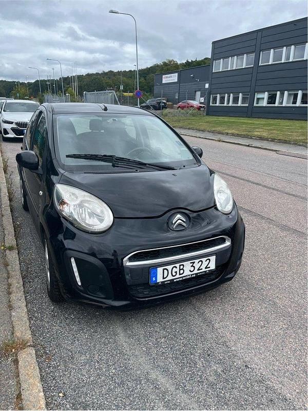 Svart Begagnad 2013 Citroën C1 Halvkombi | 55 000 kr (Marknadspris) - Bild 1/4
