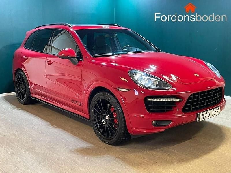 Röd Begagnad 2012 Porsche Cayenne GTS SUV | 319 900 kr (Superpris) - Bild 1/4