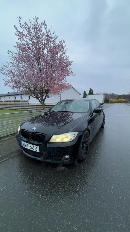 Begagnad BMW 320 170 HK (125 kW) 2009 Sedan