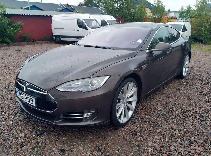 Brun Begagnad 2014 Tesla Model S Performance Halvkombi | 449 500 kr - Bild 1/4