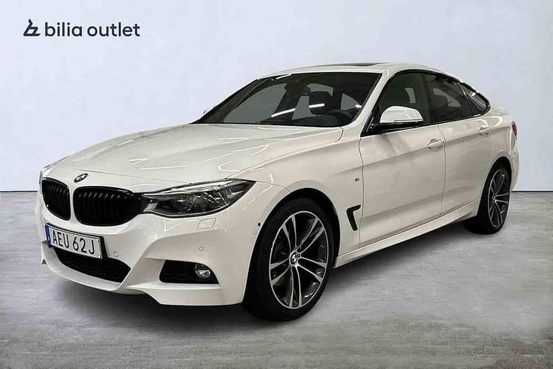 Vit Begagnad 2019 BMW 330 Gran Turismo M Sport Halvkombi | 259 000 kr (Marknadspris) - Bild 1/1
