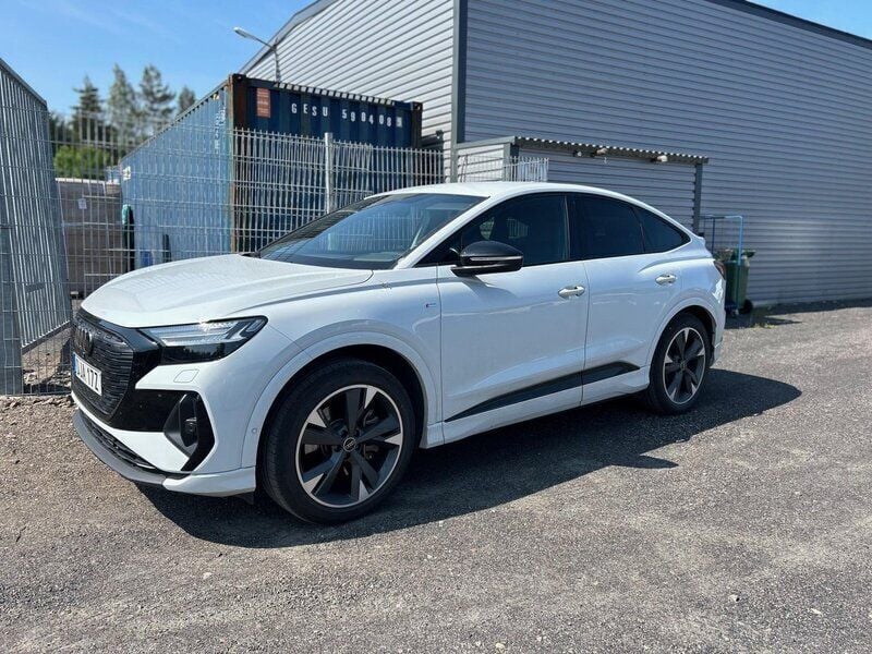 Vit Begagnad 2023 Audi Q4 Sportback e-tron Comfort SUV | 570 000 kr (Dyr) - Bild 1/3