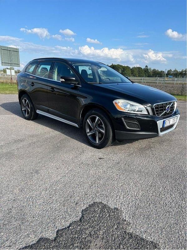 Svart Begagnad 2011 Volvo XC60 Momentum SUV | 79 000 kr (Bra pris) - Bild 1/4