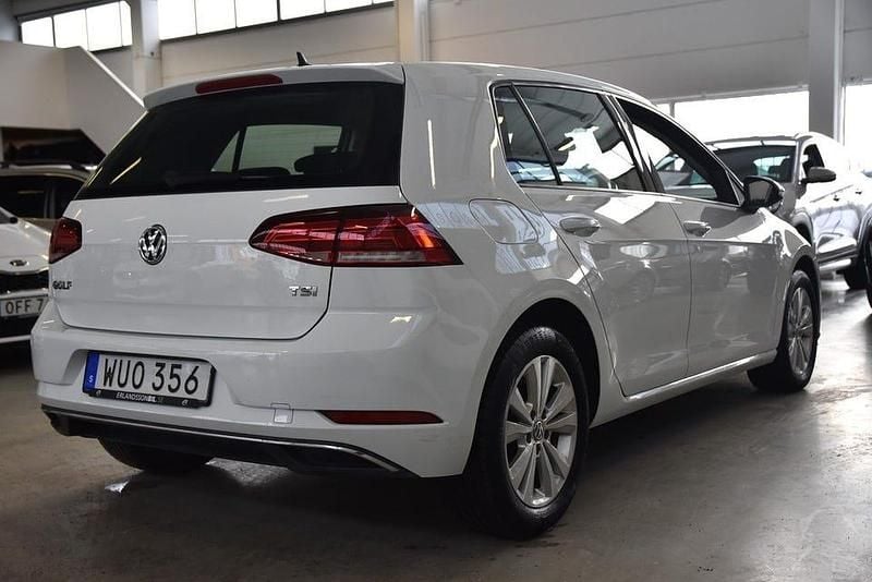 Begagnad VW Golf VII 110 HK (80 kW) 2017 Vit Halvkombi