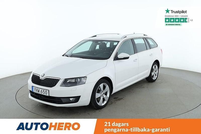 Vit Begagnad 2016 Skoda Octavia Style Kombi | 133 000 kr (Marknadspris) - Bild 1/4