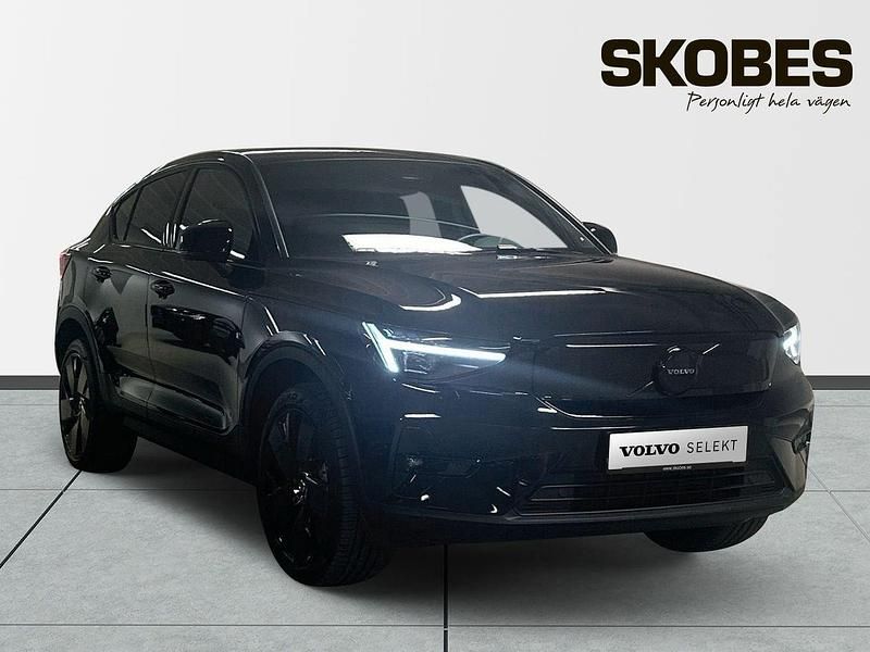Svart Begagnad 2025 Volvo EC40 Performance SUV | 529 900 kr - Bild 1/3