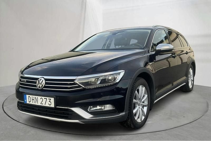 Svart Begagnad 2018 VW Passat Alltrack Executive Kombi | 170 000 kr (Superpris) - Bild 1/4