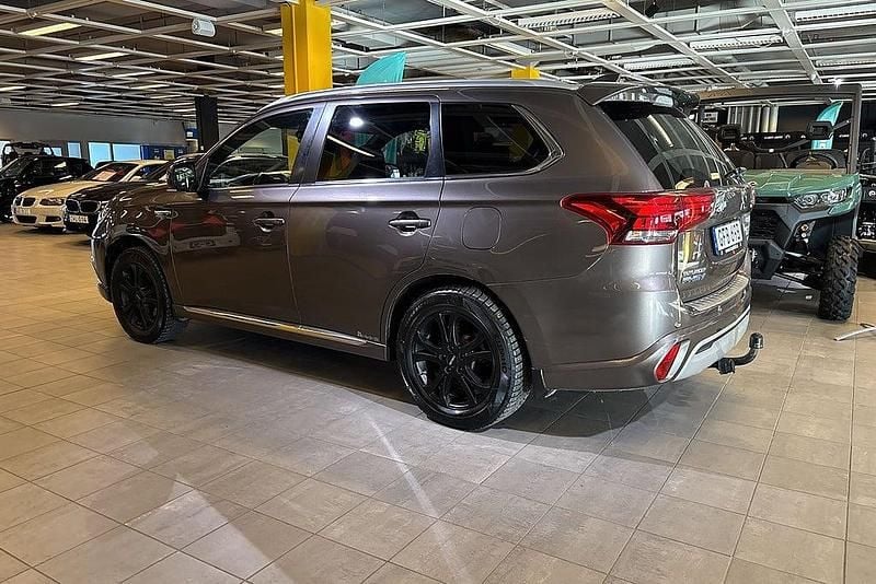 Begagnad Mitsubishi Outlander P-HEV 135 HK (99 kW) 2019 Brun SUV