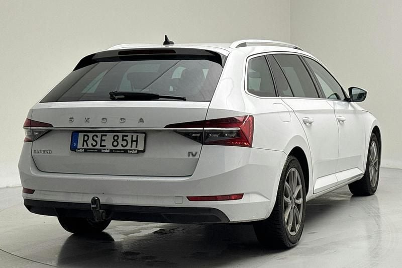Begagnad Skoda Superb 218 HK (160 kW) 2022 Vit Kombi