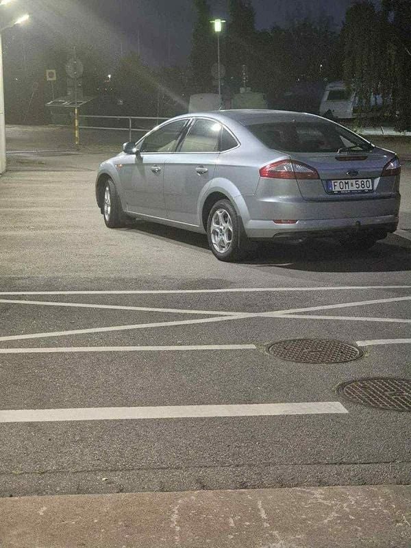 Grå Begagnad 2007 Ford Mondeo Trend Halvkombi | 33 000 kr (Marknadspris) - Bild 1/3