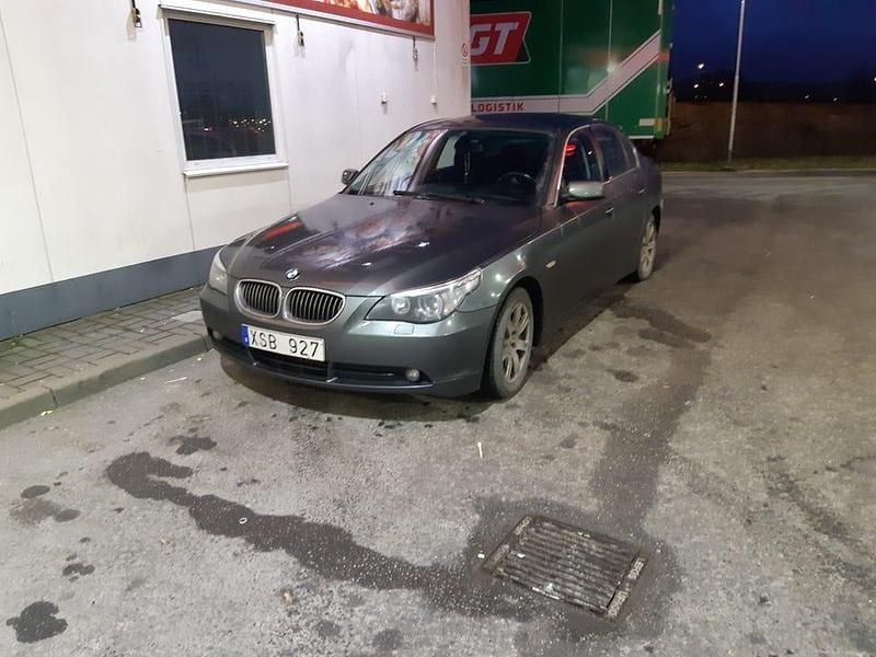 Begagnad 2006 BMW 523 Sedan | 55 000 kr (Marknadspris) - Bild 1/4