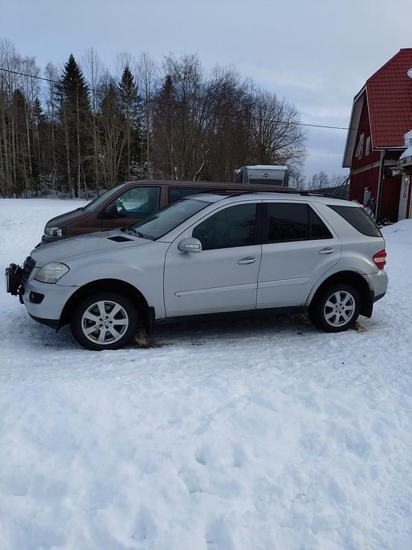 Begagnad Mercedes ML320 224 HK (164 kW) 2006 SUV
