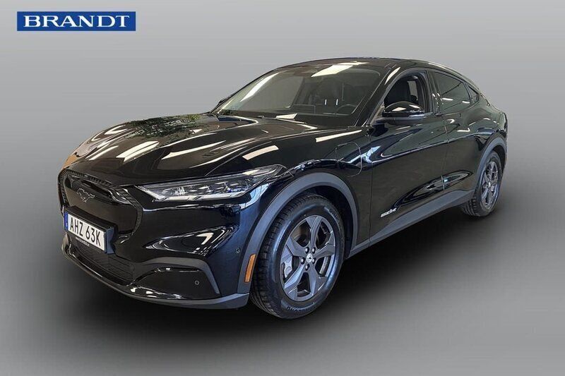 Svart Begagnad 2021 Ford Mustang Mach-E SUV | 359 900 kr (Superpris) - Bild 1/4