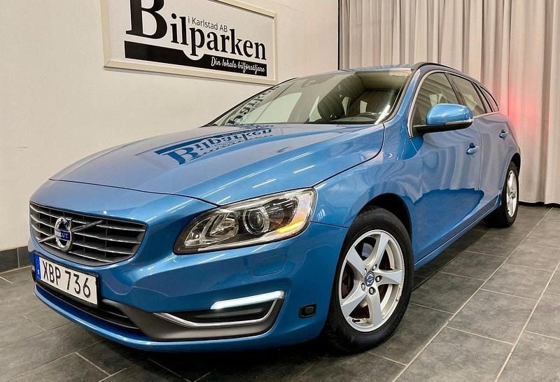 Blå Begagnad 2014 Volvo V60 Momentum Kombi | 99 900 kr (Marknadspris) - Bild 1/3