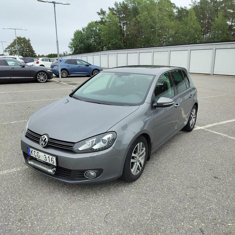 Grå Begagnad 2011 VW Golf VI Halvkombi | 54 000 kr (Bra pris) - Bild 1/1