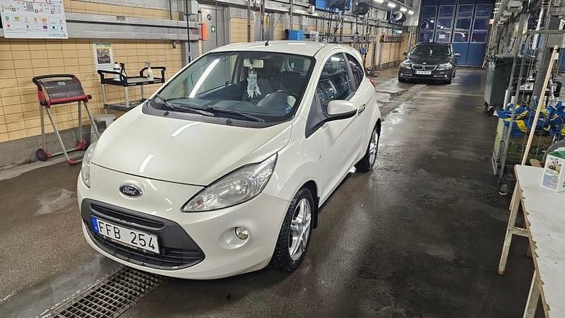 Vit pärla Begagnad 2011 Ford Ka Halvkombi | 18 500 kr (Marknadspris) - Bild 1/4
