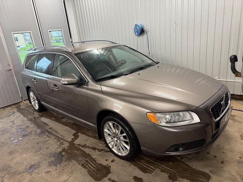 Grå Begagnad 2009 Volvo V70 Summum Kombi | 58 999 kr - Bild 1/4