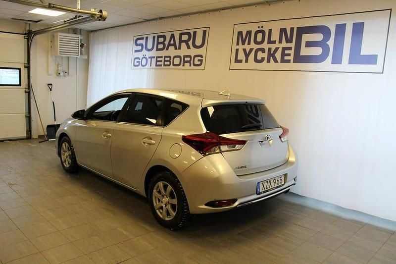Begagnad Toyota Auris Active 116 HK (85 kW) 2017 Silver Kombi