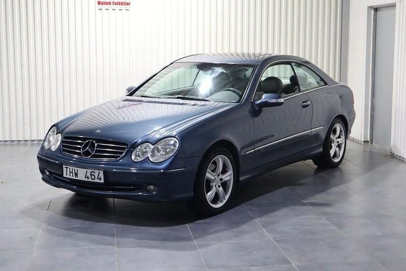 Blå Begagnad 2002 Mercedes CLK240 Elegance Sportkupé | 44 900 kr (Marknadspris) - Bild 1/4