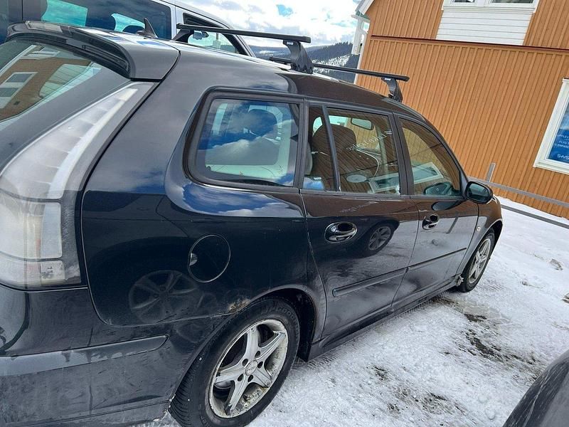 Svart Begagnad 2007 Saab 9-3 Vector Kombi | 6 000 kr (Bra pris) - Bild 1/4