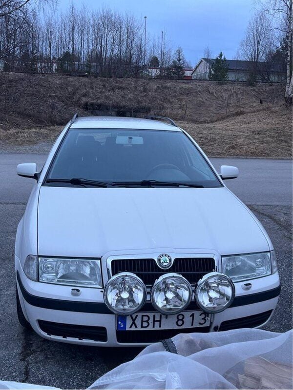 Vit Begagnad 2006 Skoda Octavia Tour Kombi | 18 000 kr (Bra pris) - Bild 1/4