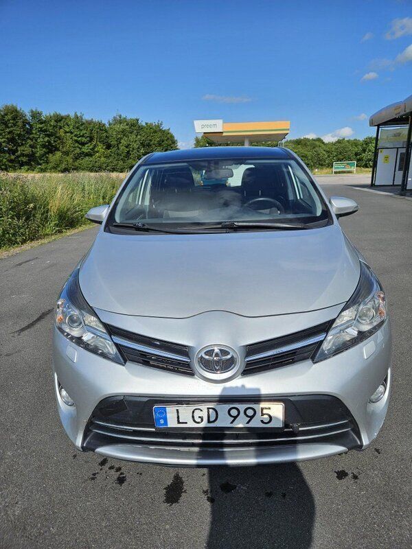 Silver Begagnad 2015 Toyota Verso Edition Minibuss | 115 000 kr (Bra pris) - Bild 1/4