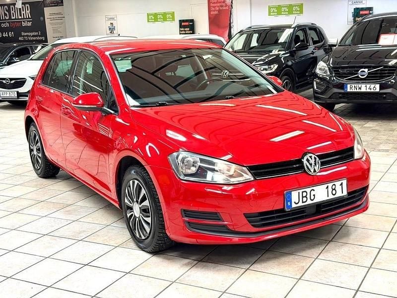 Röd Begagnad 2013 VW Golf VII Halvkombi | 134 900 kr (Marknadspris) - Bild 1/4