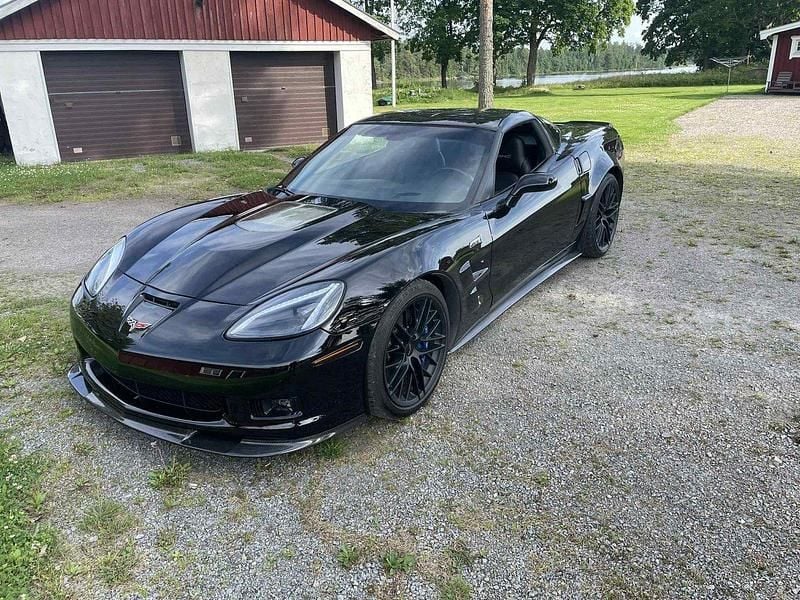 Svart Begagnad 2010 Chevrolet Corvette ZR1 LS Sportkupé | 899 000 kr - Bild 1/4