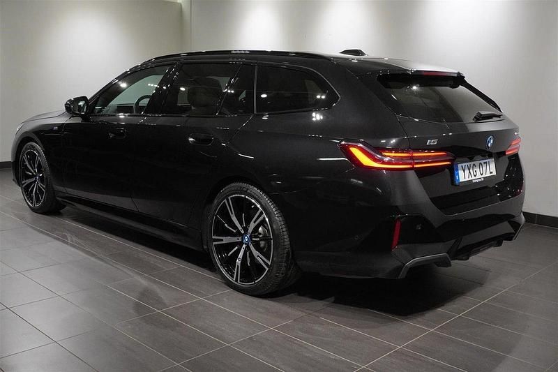 Begagnad BMW i5 Efficient Dynamics 250 kW (340 HK) 2024 Svart Sedan